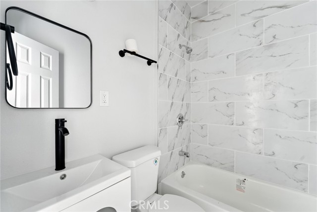 873 W 41st Drive, Los Angeles CA: https://media.crmls.org/medias/ac04713b-bc09-4ece-8ea8-e0631da15c00.jpg