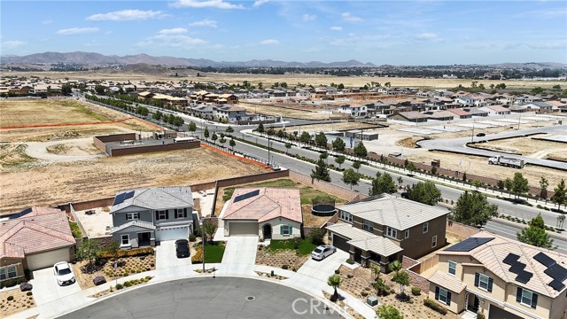 402 Appleton Way, Perris CA: https://media.crmls.org/medias/ac0680b4-7b2e-493b-b83a-39005472ecce.jpg