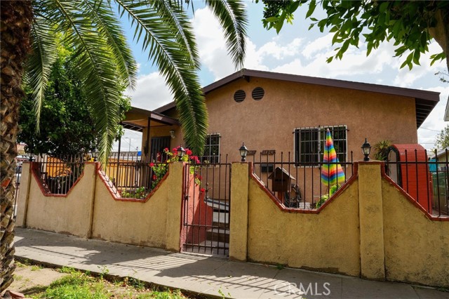 3424 3424 1/2 Paloma Street, Los Angeles CA: https://media.crmls.org/medias/ac0680e8-91ac-4d80-ad36-94f498cdcb8a.jpg
