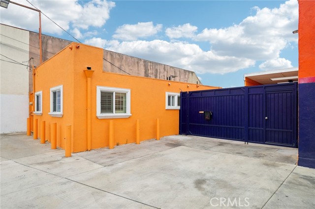 10240 Atlantic Avenue, South Gate CA: https://media.crmls.org/medias/ac071be4-ce9b-4dba-b227-52481710abf5.jpg