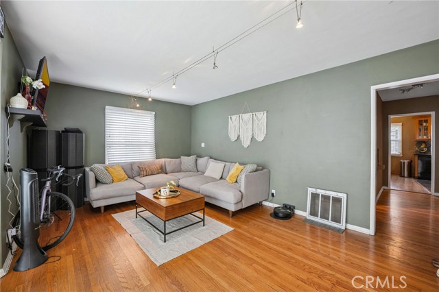 Detail Gallery Image 4 of 24 For 102 Lime Ave #1,  Long Beach,  CA 90802 - 1 Beds | 1 Baths