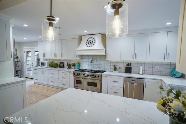 10624 Nevada Avenue, Chatsworth CA: https://media.crmls.org/medias/ac090a5d-b814-4879-a9f9-98d51d9bf1fb.jpg