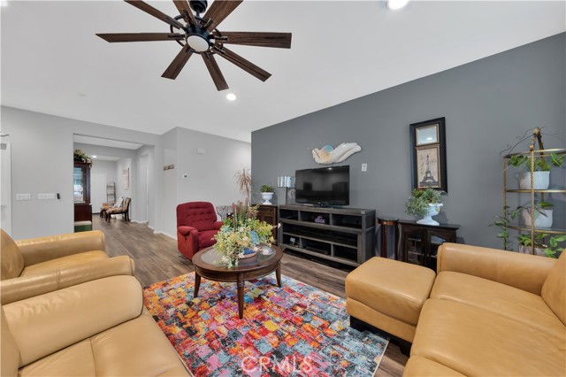 Detail Gallery Image 14 of 41 For 971 Donner, Hemet,  CA 92543 - 4 Beds | 2 Baths