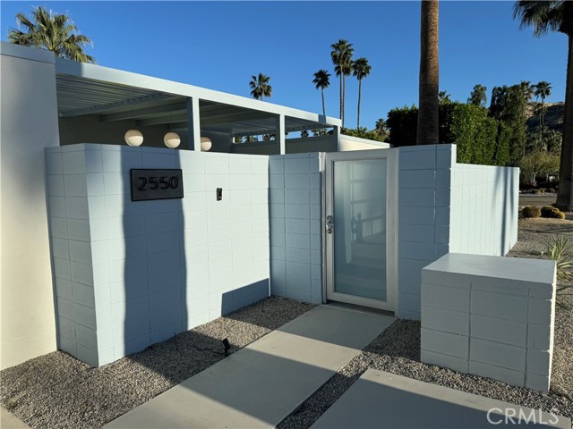 Detail Gallery Image 2 of 34 For 2550 S Broadmoor Dr, Palm Springs,  CA 92264 - 2 Beds | 2 Baths