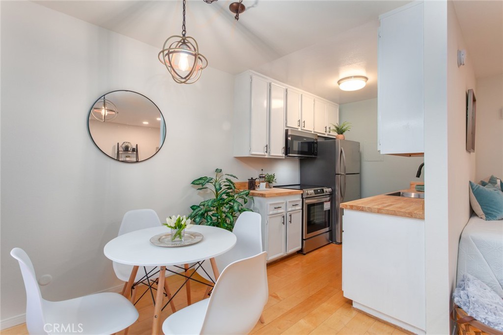 1735 N Fuller Avenue #425