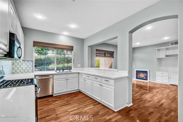97 Ardmore, Irvine CA: https://media.crmls.org/medias/ac0a873f-562a-4cf5-92bc-8747bfa28a11.jpg
