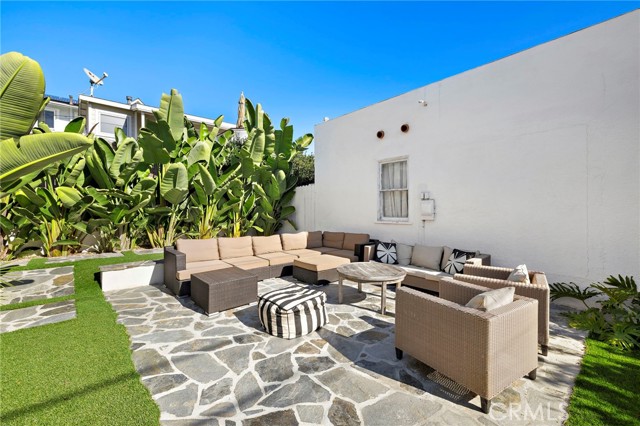 Detail Gallery Image 3 of 21 For 226 Chiquita #UPPER,  Laguna Beach,  CA 92651 - 1 Beds | 1 Baths