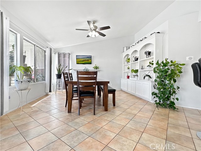 Detail Gallery Image 7 of 37 For 16395 Cuyama Way, Apple Valley,  CA 92307 - 4 Beds | 2/1 Baths