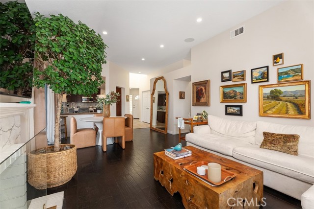 Detail Gallery Image 13 of 46 For 24 Cormorant, Newport Beach,  CA 92660 - 2 Beds | 2 Baths