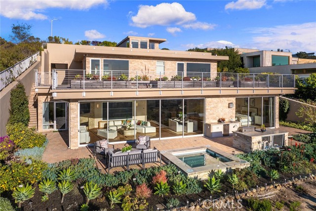 3355 Alta Laguna Boulevard, Laguna Beach CA: https://media.crmls.org/medias/ac0dda21-5435-42da-92fb-3bbf8da29907.jpg
