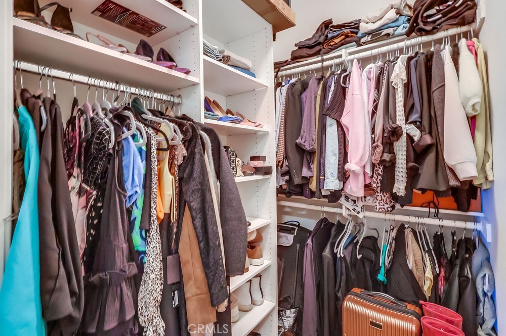 https://media.crmls.org/medias/ac0eb5b0-f61d-408a-b614-2b16e6c2015b.jpg?preset=X-Large