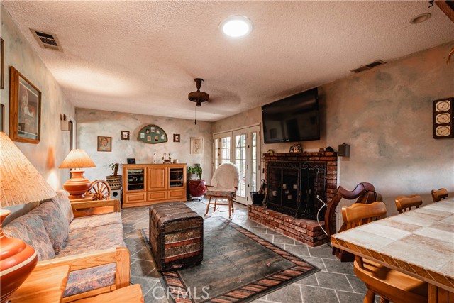 5535 Charlotte Lane, Jurupa Valley CA: https://media.crmls.org/medias/ac0f3f20-3421-41ff-afcf-cfa8fe5c104c.jpg