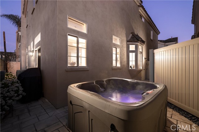 2295 La Playa N Drive, Costa Mesa CA: https://media.crmls.org/medias/ac10b48f-8512-485e-ab5c-a6cf410e5f7a.jpg