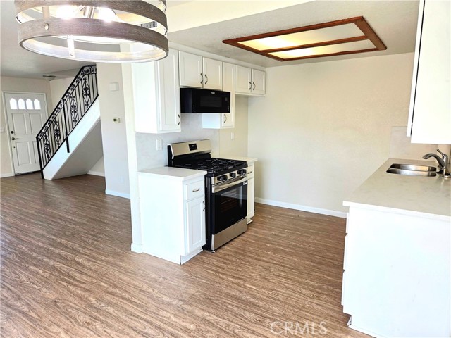 Detail Gallery Image 8 of 24 For 10784 Pine St, Los Alamitos,  CA 90720 - 3 Beds | 2 Baths