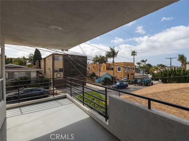 645 1st Place, Hermosa Beach, California 90254, 3 Bedrooms Bedrooms, ,2 BathroomsBathrooms,Residential,Sold,1st,SB22033969