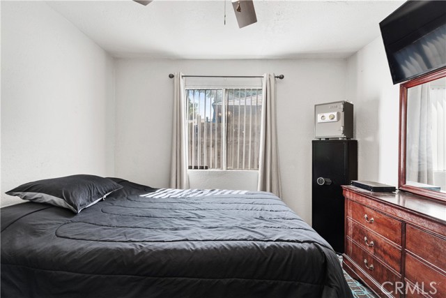 518 Lincoln Avenue, Bakersfield CA: https://media.crmls.org/medias/ac11769d-77ff-4d94-81f4-4cc5fccc2001.jpg