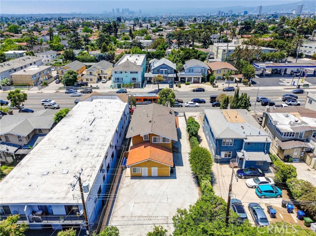 2104 Crenshaw Boulevard, Los Angeles CA: https://media.crmls.org/medias/ac117af0-1a0b-4202-9ace-4a963d7e30f0.jpg