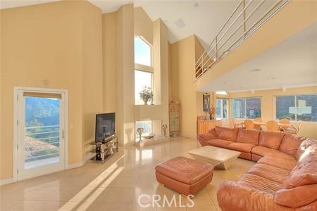 Detail Gallery Image 4 of 23 For 2579 Leicester Dr, Los Angeles,  CA 90046 - 5 Beds | 4 Baths