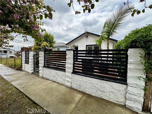 10621 Kalmia Street, Los Angeles CA: https://media.crmls.org/medias/ac12c56e-145f-4ba4-8297-43a9c09b2fde.jpg