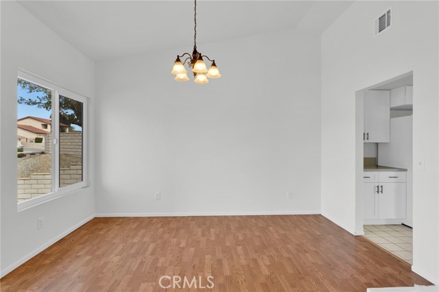 Detail Gallery Image 8 of 44 For 12421 Spring Valley Pkwy, Victorville,  CA 92395 - 4 Beds | 3 Baths