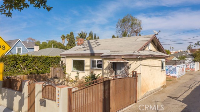 Detail Gallery Image 2 of 53 For 3760 Military Ave, Los Angeles,  CA 90034 - 3 Beds | 1 Baths