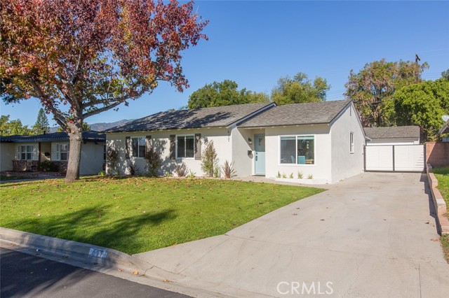 417 W Leeside, Glendora CA: https://media.crmls.org/medias/ac14fadd-de3d-48d7-8849-d26d9d4f4a3c.jpg
