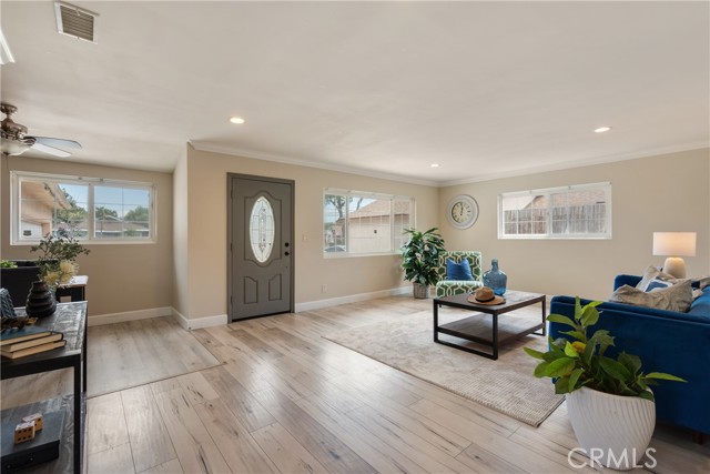 518 S Forest Avenue, Santa Ana CA: https://media.crmls.org/medias/ac1732ee-a813-41e8-9b7b-b1e42907ad65.jpg