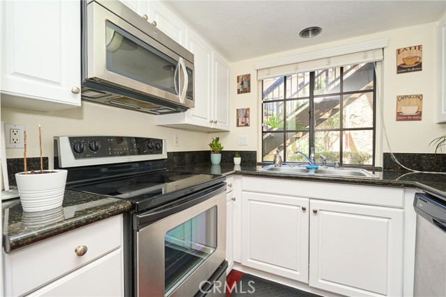 25591 Indian Hill Lane, Laguna Hills CA: https://media.crmls.org/medias/ac176760-76c5-4b58-80e6-753b5092ff23.jpg