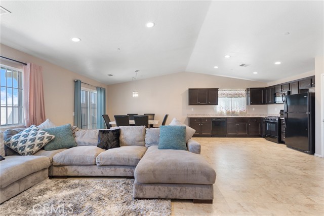 Detail Gallery Image 14 of 41 For 11914 Andrews Pl, Victorville,  CA 92392 - 3 Beds | 2 Baths