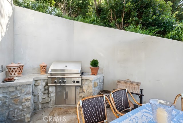 Detail Gallery Image 11 of 31 For 2100 Crestview Dr, Laguna Beach,  CA 92651 - 3 Beds | 2/1 Baths