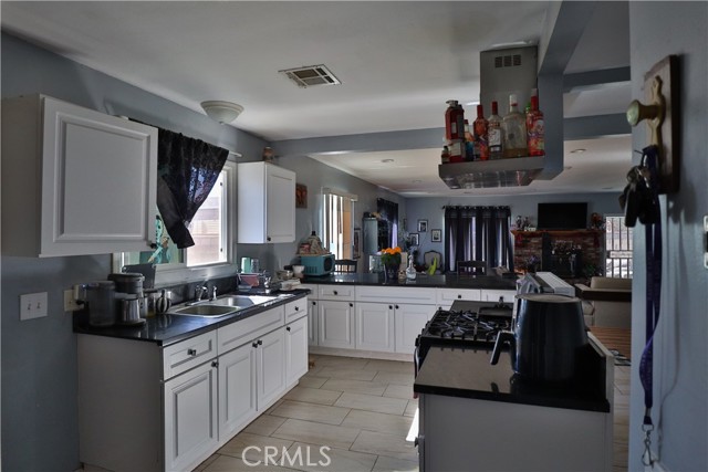 Detail Gallery Image 11 of 16 For 830 W Avenue J4, Lancaster,  CA 93534 - 3 Beds | 2 Baths