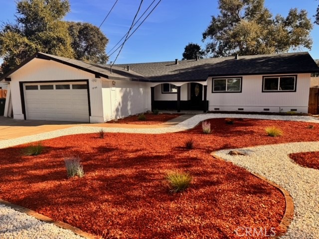 Detail Gallery Image 1 of 1 For 15155 Lakeview Way, Clearlake,  CA 95422 - 5 Beds | 2 Baths