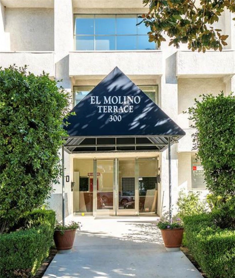 Detail Gallery Image 2 of 12 For 300 N El Molino Ave #216,  Pasadena,  CA 91101 - 2 Beds | 2 Baths