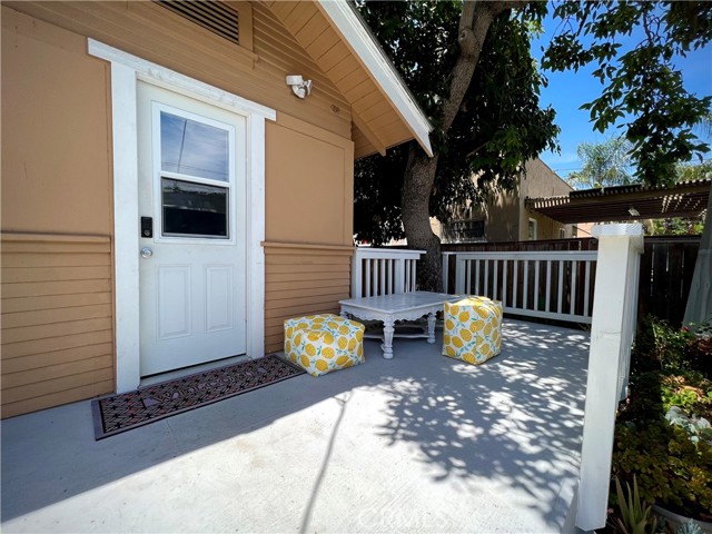 Detail Gallery Image 3 of 60 For 715 S Flower St, Santa Ana,  CA 92703 - 2 Beds | 1 Baths