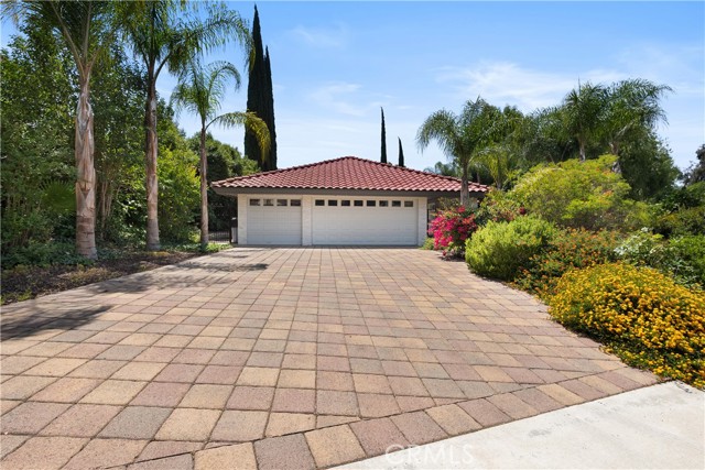 6065 Saint Augustine Drive, Riverside CA: https://media.crmls.org/medias/ac1b23e9-8904-4aa4-b747-7827d4fc7cbb.jpg