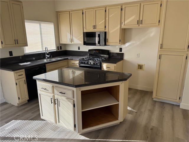 Detail Gallery Image 6 of 16 For 13087 Bennington, Victorville,  CA 92392 - 3 Beds | 2 Baths