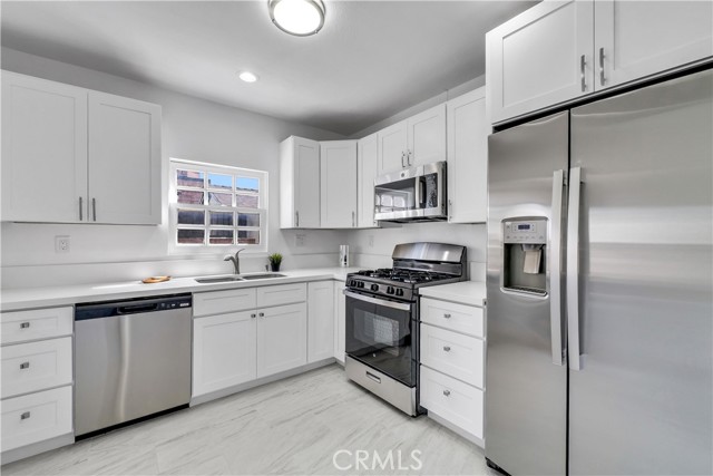 Detail Gallery Image 11 of 28 For 462 W Orange Grove, Pomona,  CA 91768 - 3 Beds | 2 Baths