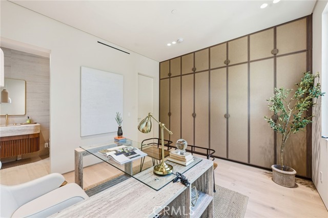 Detail Gallery Image 18 of 41 For 16782 Otsego, Encino,  CA 91436 - 6 Beds | 6/1 Baths