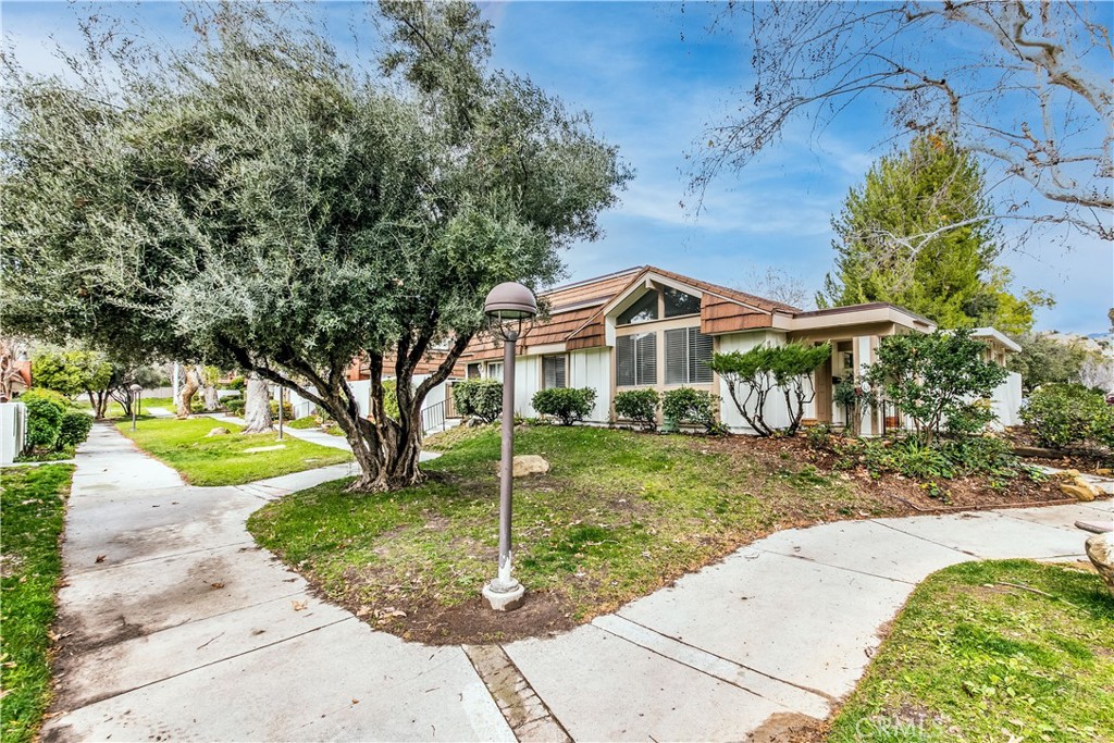 10449 Larwin Avenue 6, Chatsworth, CA 91311