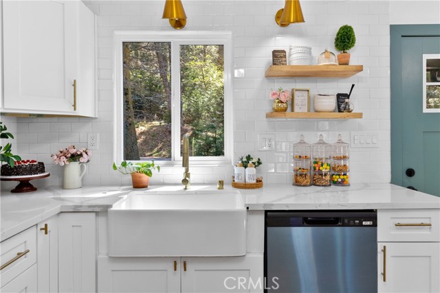 22384 Crest Forest Road, Cedarpines Park CA: https://media.crmls.org/medias/ac1efd2d-960f-44dd-aaf5-f7e5216f1985.jpg