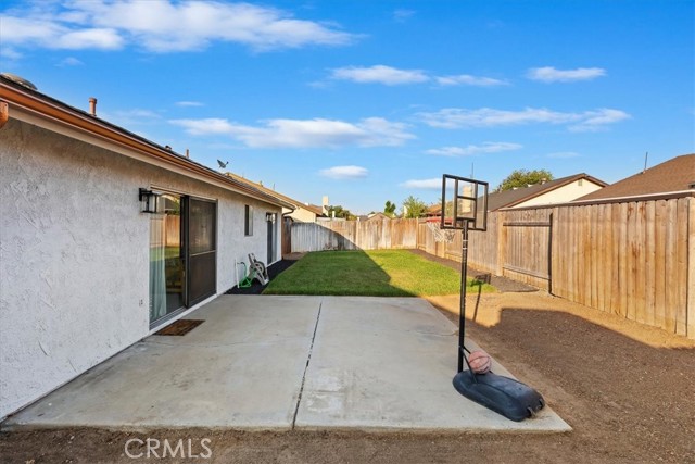10750 Hollenbeck Drive, Riverside CA: https://media.crmls.org/medias/ac212076-872c-484d-bca9-038147324df3.jpg