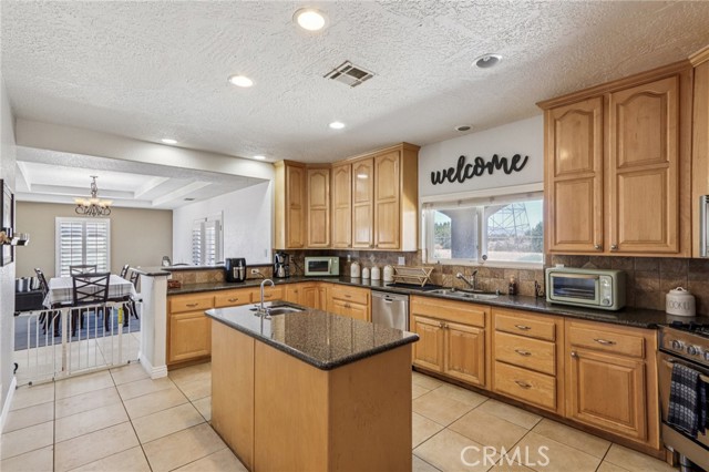 8294 Aster Road, Oak Hills CA: https://media.crmls.org/medias/ac22f5af-b725-4868-984b-4dc91a1d7bcf.jpg