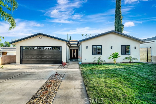 Detail Gallery Image 2 of 41 For 24250 Friar St, Woodland Hills,  CA 91367 - 4 Beds | 4 Baths