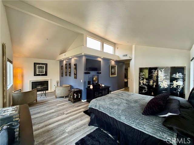 9213 Independence Way, North Hills CA: https://media.crmls.org/medias/ac23877d-645b-4b87-9482-17e298d41cf4.jpg