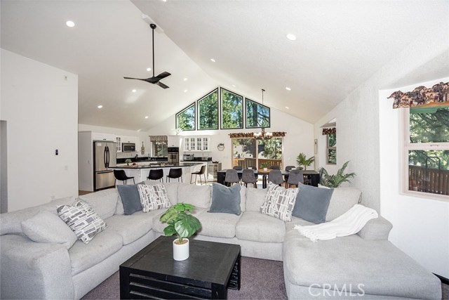 39607 Forest Road, Big Bear Lake CA: https://media.crmls.org/medias/ac246f9d-6f23-4334-bebd-6ba96ead1970.jpg
