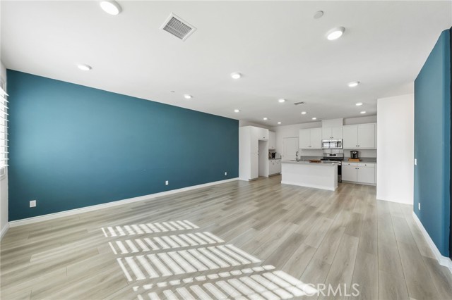 15901 Stresa Lane, Fontana CA: https://media.crmls.org/medias/ac25073c-8570-4363-9b34-4f58aa2d52a4.jpg