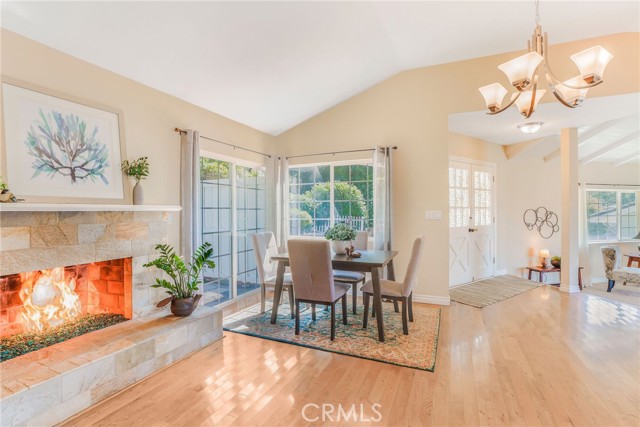 2302 Jayma Lane, La Crescenta CA: https://media.crmls.org/medias/ac25310b-4dfb-4656-a0e0-fc7ddb86932d.jpg