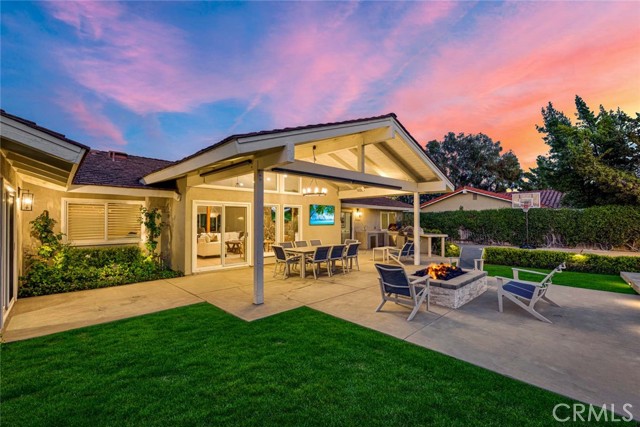 Detail Gallery Image 3 of 35 For 1016 Castlegate Ln, North Tustin,  CA 92705 - 5 Beds | 3/1 Baths