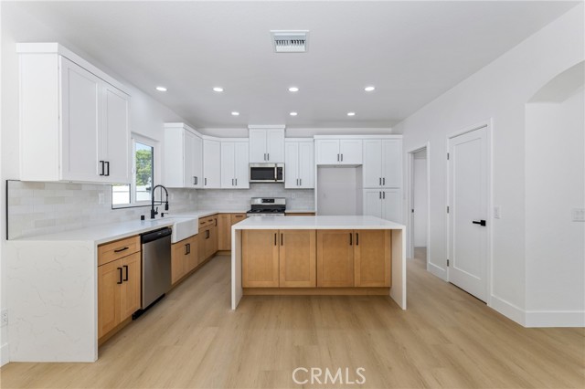 2504 N Fitzsimmons Avenue, Rialto CA: https://media.crmls.org/medias/ac261579-8017-4256-95f5-e7f052921a3e.jpg