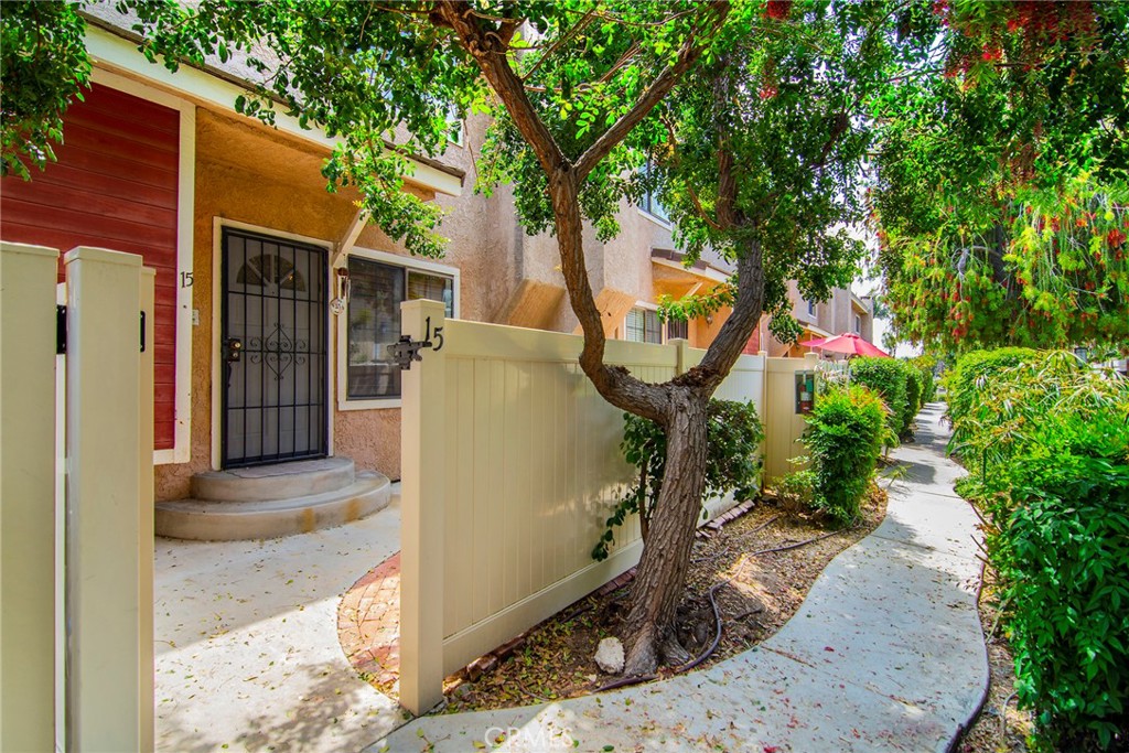 19000 Sherman Way 15, Reseda, CA 91335